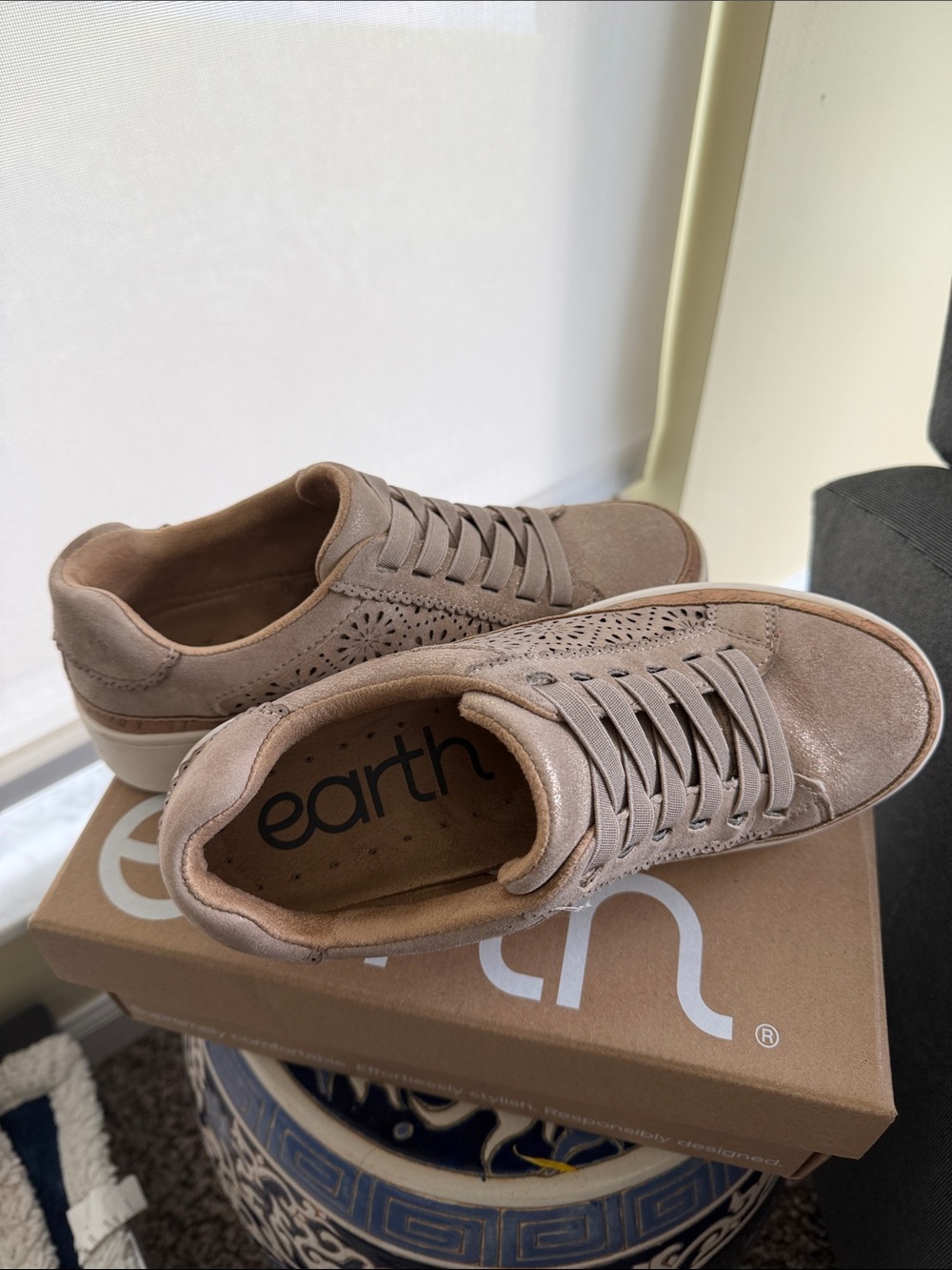 Earth Women's Taupe Casual Lace-Up Sneaker